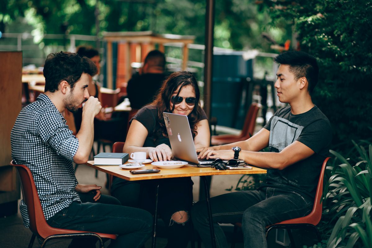 Rencontres Queer à la machine à café