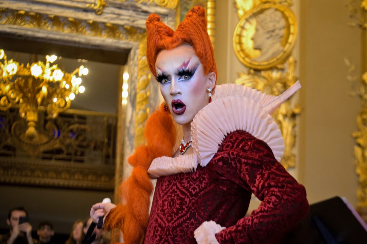 Grégoire Ichou, ténor conférencier le jour et drag queen sous la lune