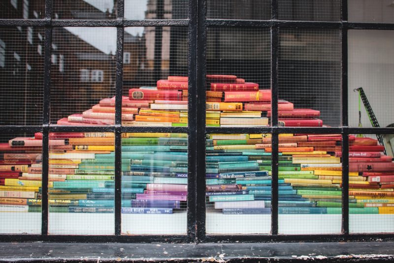 « Se serrer les coudes, faire front, et échanger les bonnes pratiques » : les librairies LGBTQI+ face aux difficultés